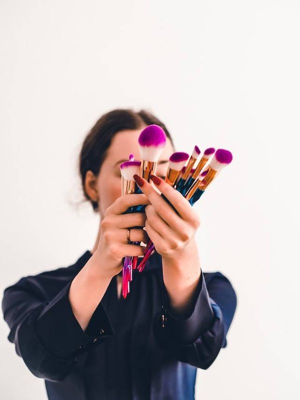 Comment apprendre et se perfectionner en maquillage grâce à des tutoriels, des cours ou des conseils d'experts ?
