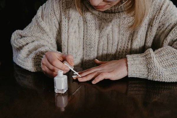 Comment choisir et appliquer son vernis à ongles selon son style et la saison ?